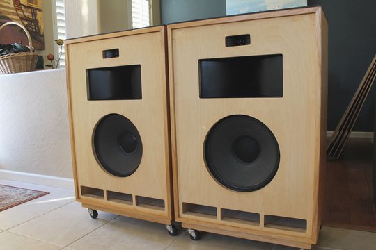 Vintage-Lautsprecher wie die Klipsch Cornwall haben durchaus noch ihren Reiz. Vor allem, wenn man die Frequenzweichen modifiziert und mit besseren Bauteilen ausstattet.